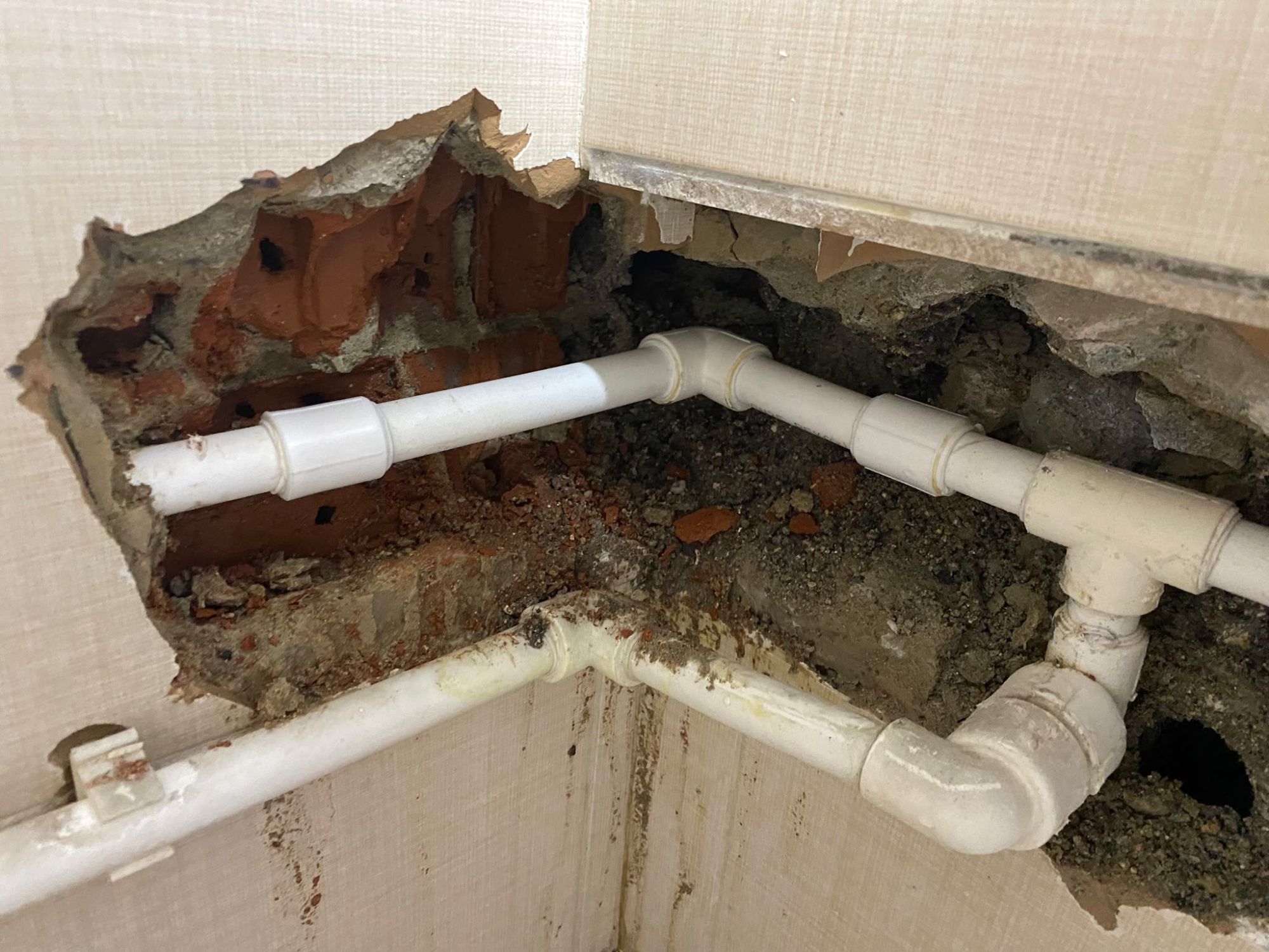 Banyo Duvarında Gizli Su Kaçağı Onarımı